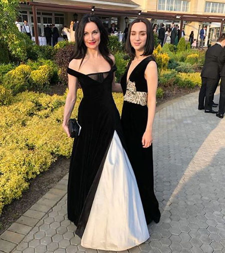 Iset Hajiyeva with her daughter